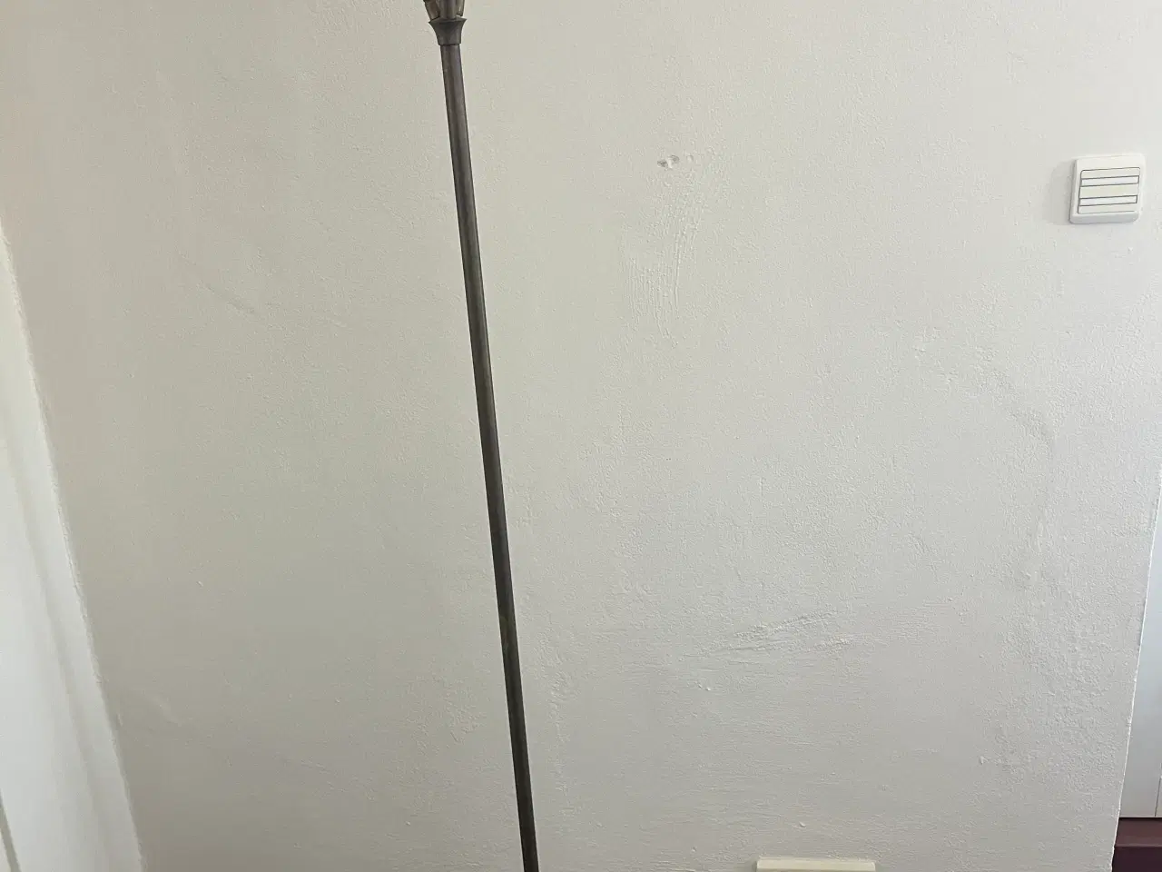 Billede 1 - Standerlampe i smedejern og messing 