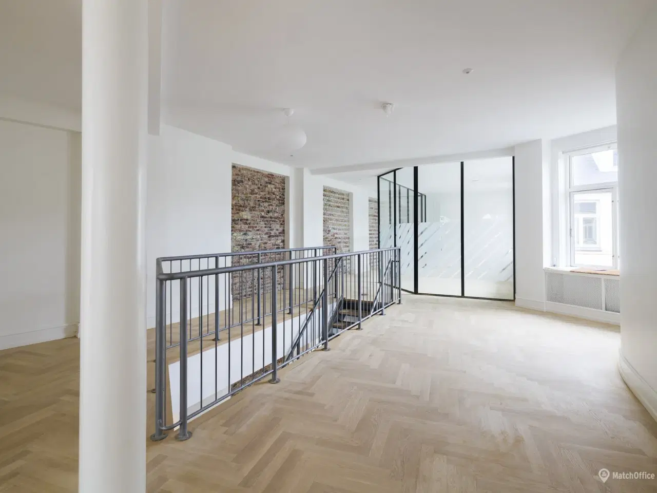 Billede 6 - Indbydende kontorer i stilsikre rammer