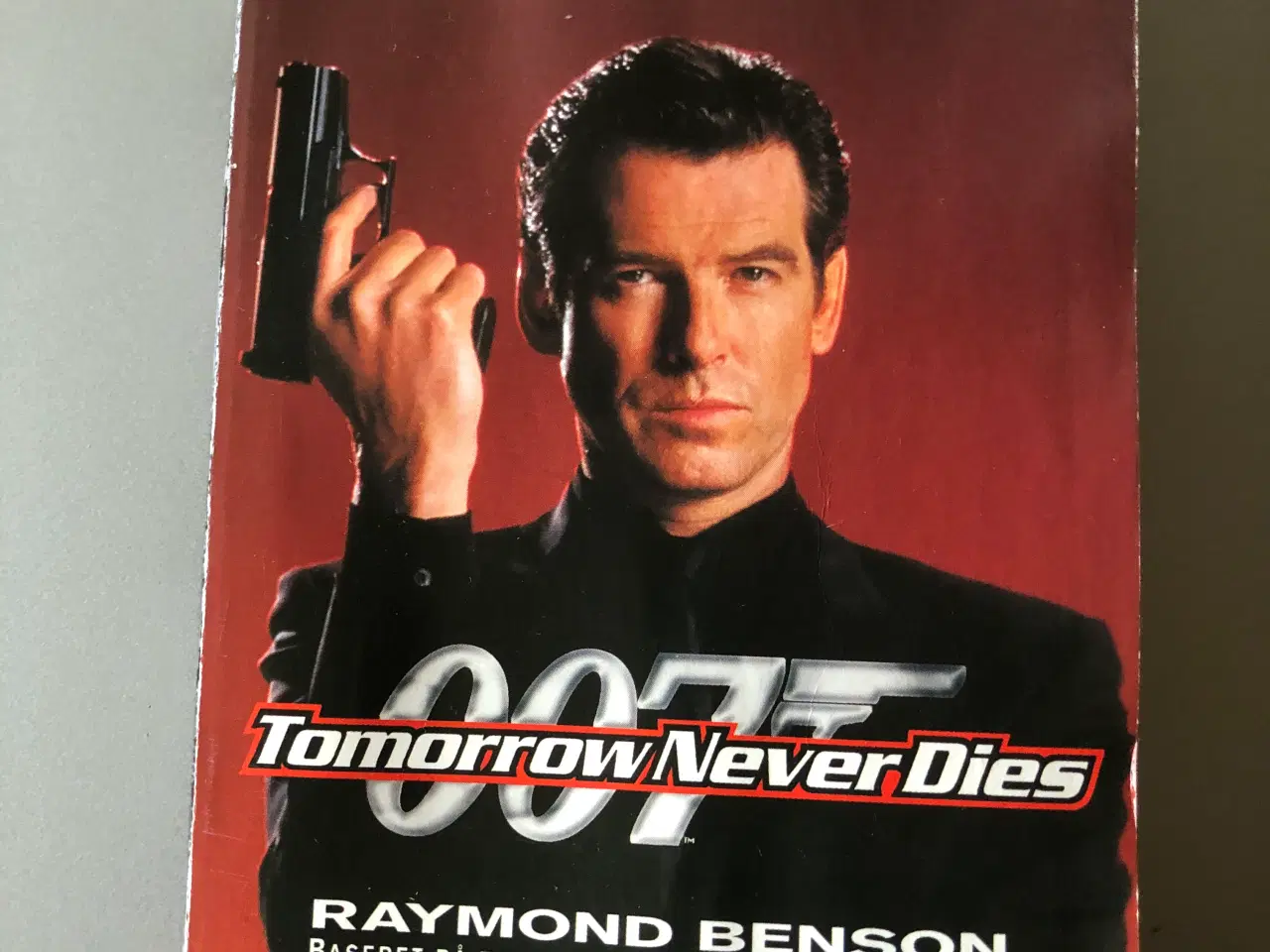 Billede 1 - Bog: Tomorrow Never Dies - James Bond 