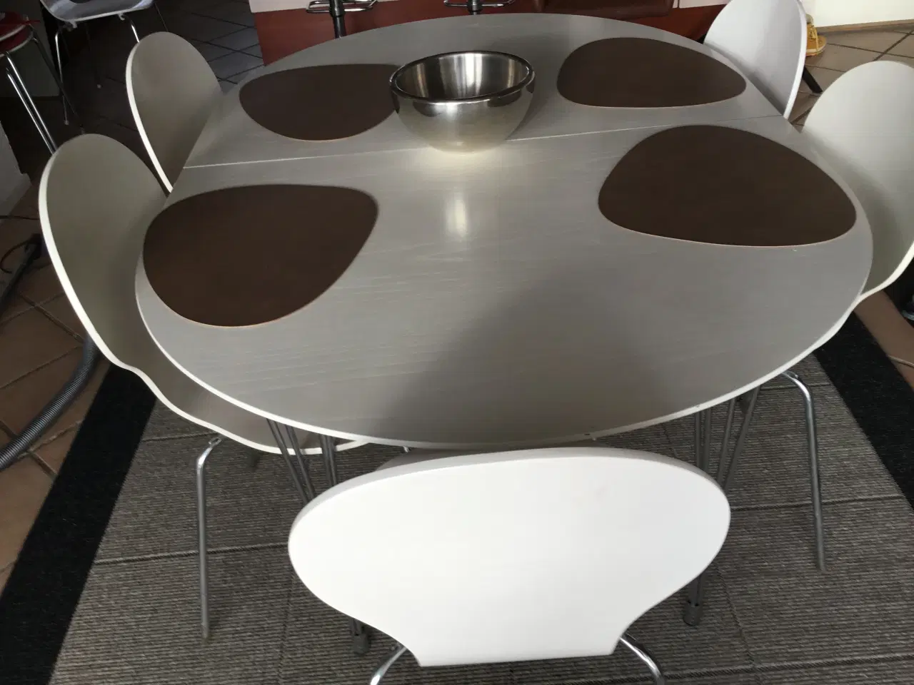 Billede 1 - Velholdt Spisebord incl.6 stole 