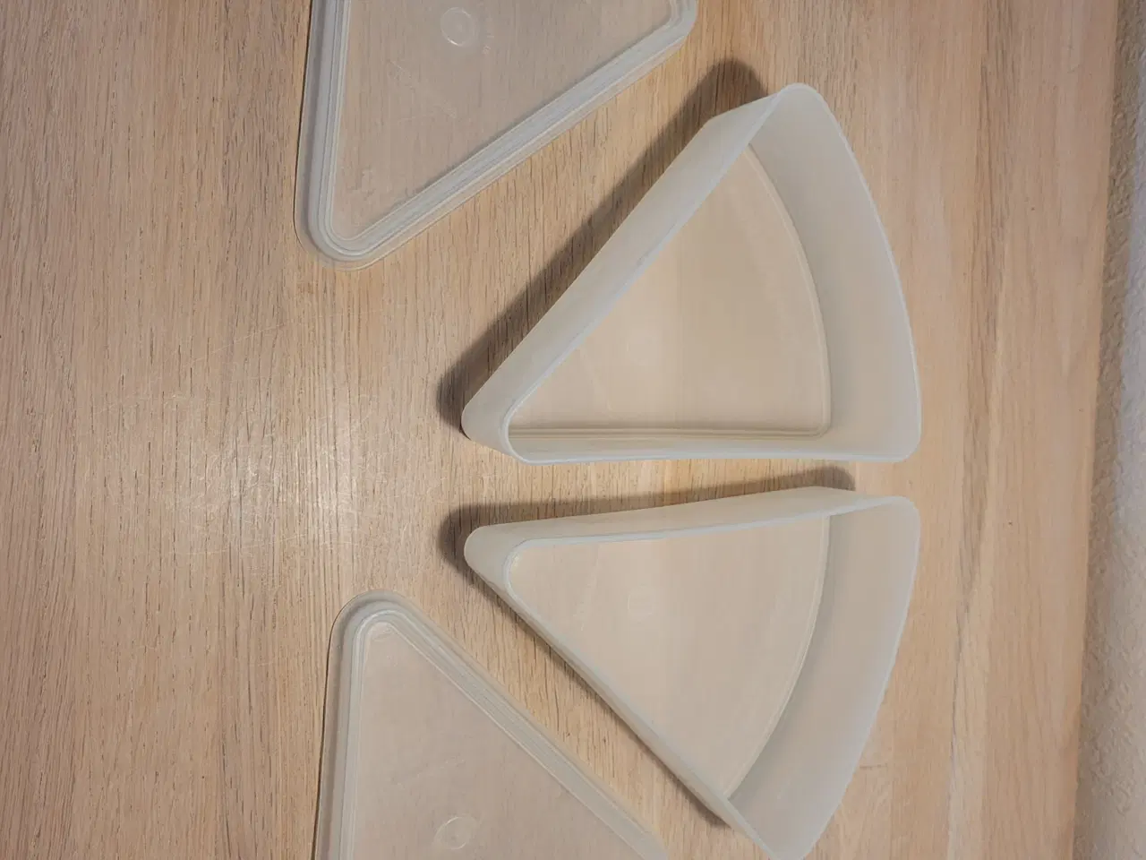 Billede 2 - Tupperware beholder til evt. lille brie
