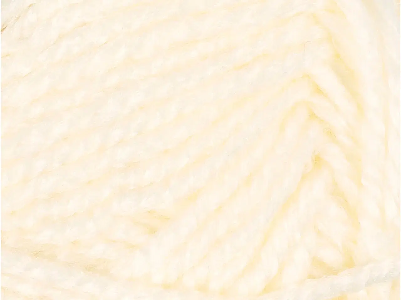 Billede 1 - Fantasia Polyacrylgarn, L: 80 M, råhvid, 50g/ 1 ngl.
