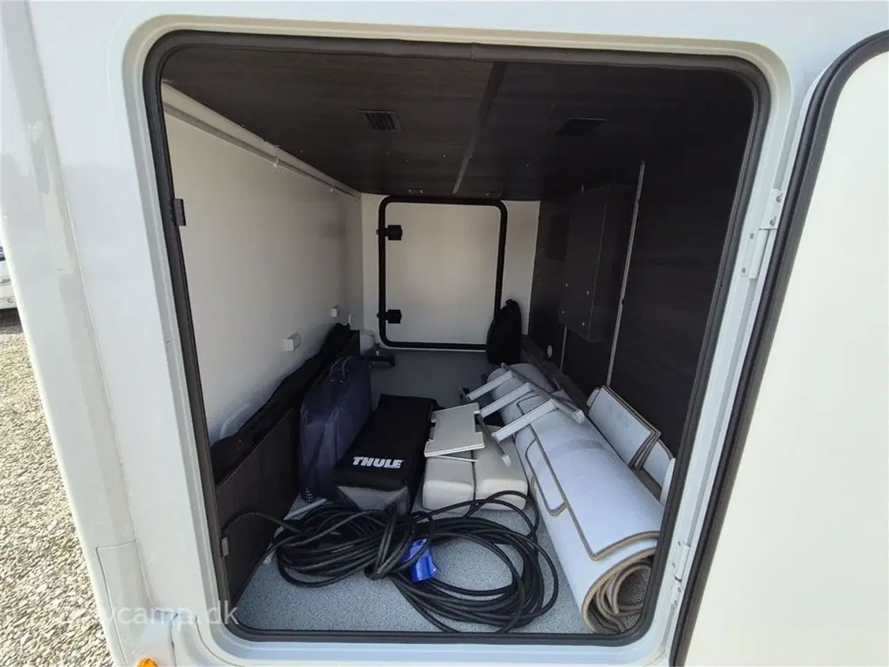 Billede 26 - 2024 - Benimar Mileo 268   NK Pakke. Automatgear. solceller. markise. 200 Ah Lithium Batteri. 2000w inverter. Maxfann. kun 16,000 km. den har fået en omgang ceramic coating så den er nem at holde.