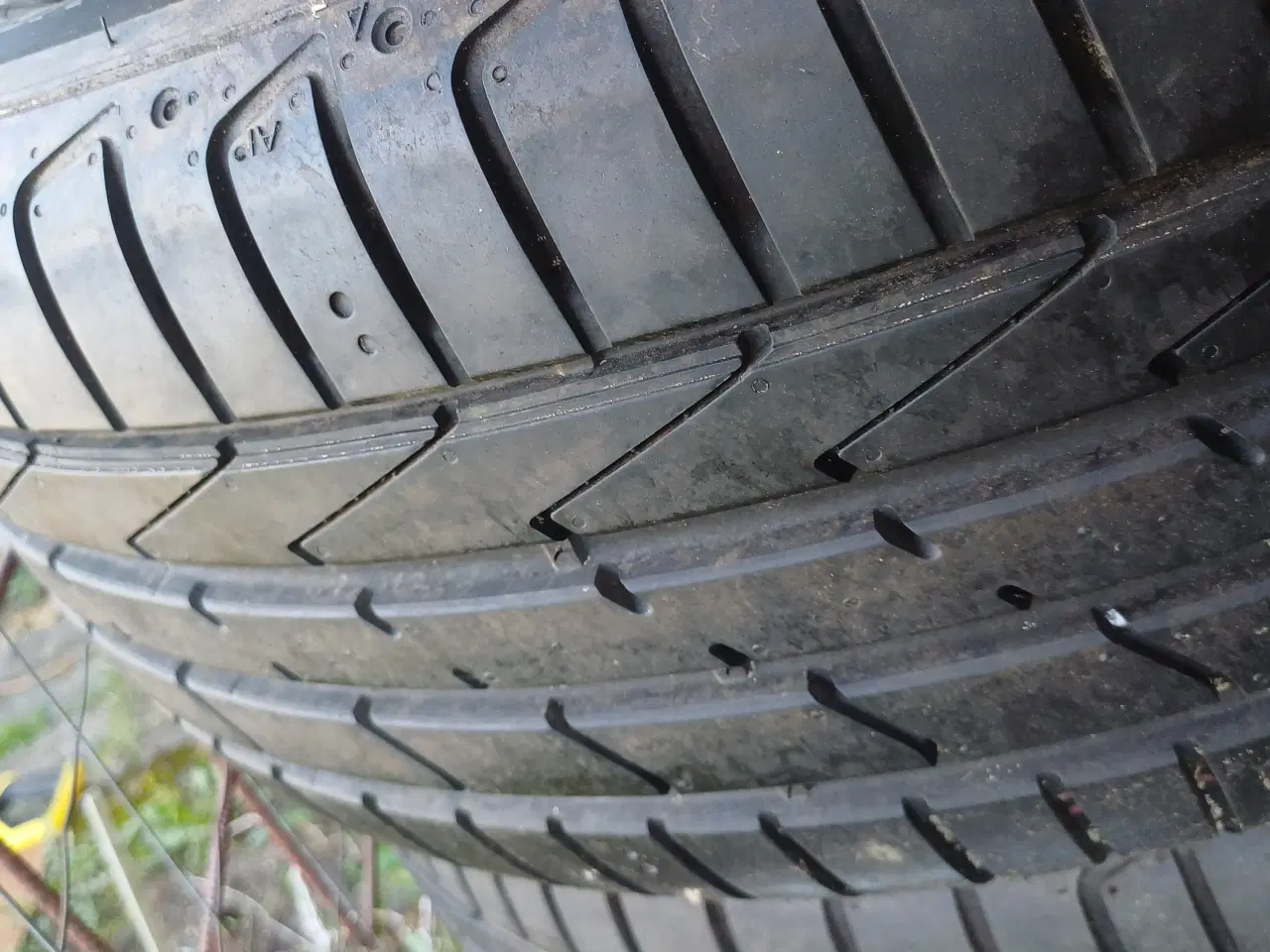 Billede 2 - Sommerdæk, næsten ny