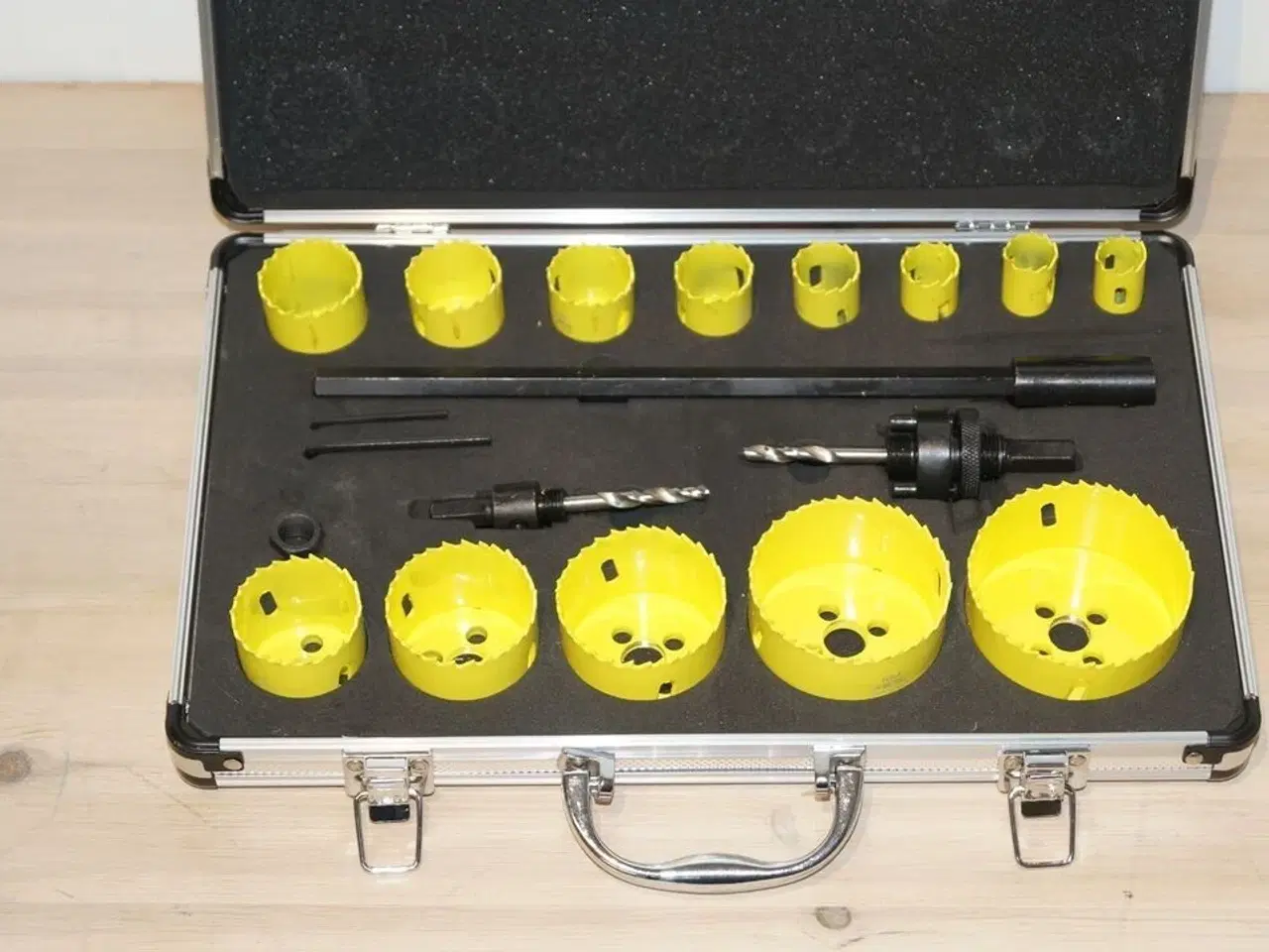 Billede 1 - Hulsavsæt til træ, gips mv.