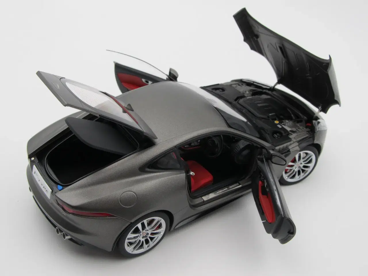 Billede 4 - 2015 Jaguar F-Type R - AUTOart - 1:18