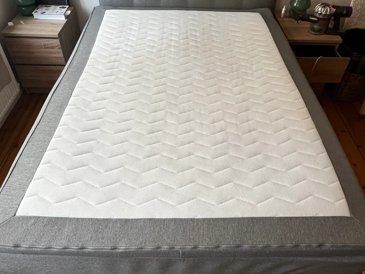 Billede 6 - Kontinentalseng fra jysk 140x200 + sengegavl