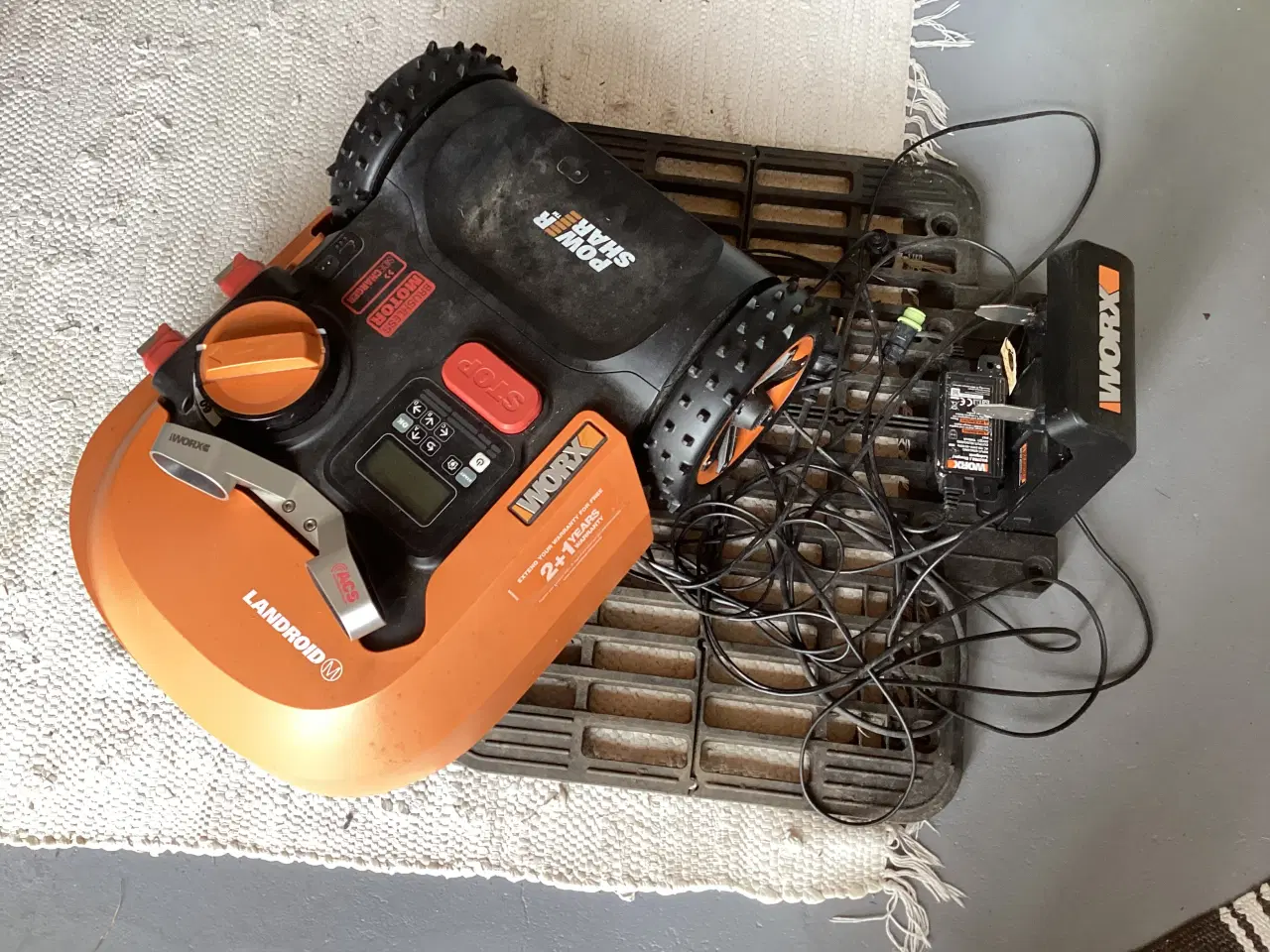 Billede 3 - Worx Robotplæneklipper 700. WR142E, Defekt