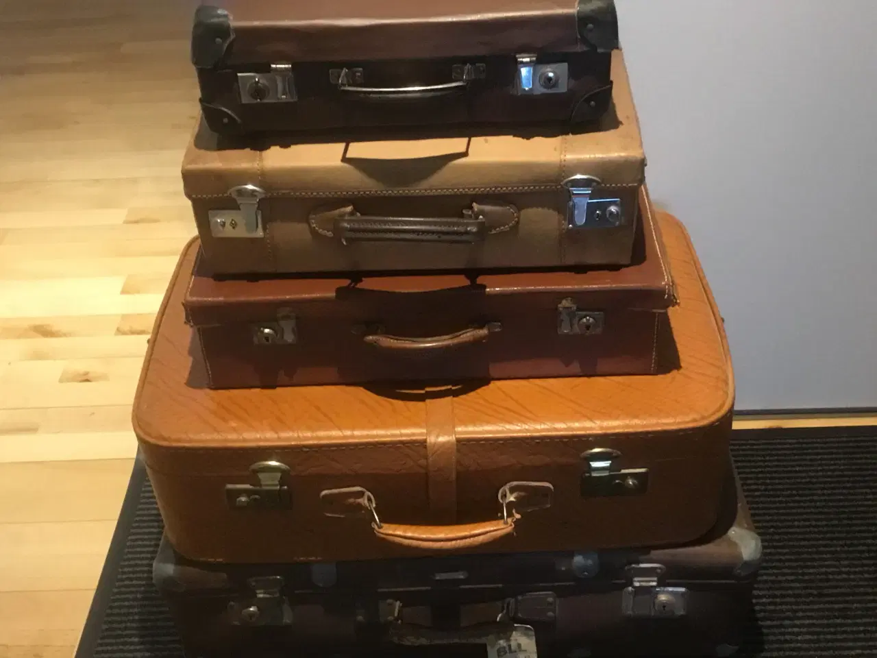 Billede 1 - Fin gammel kuffert