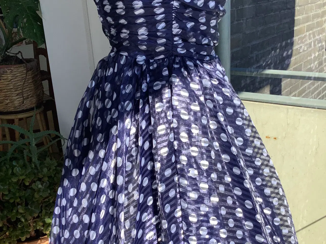 Billede 2 - Flot kjole med gof vidde.