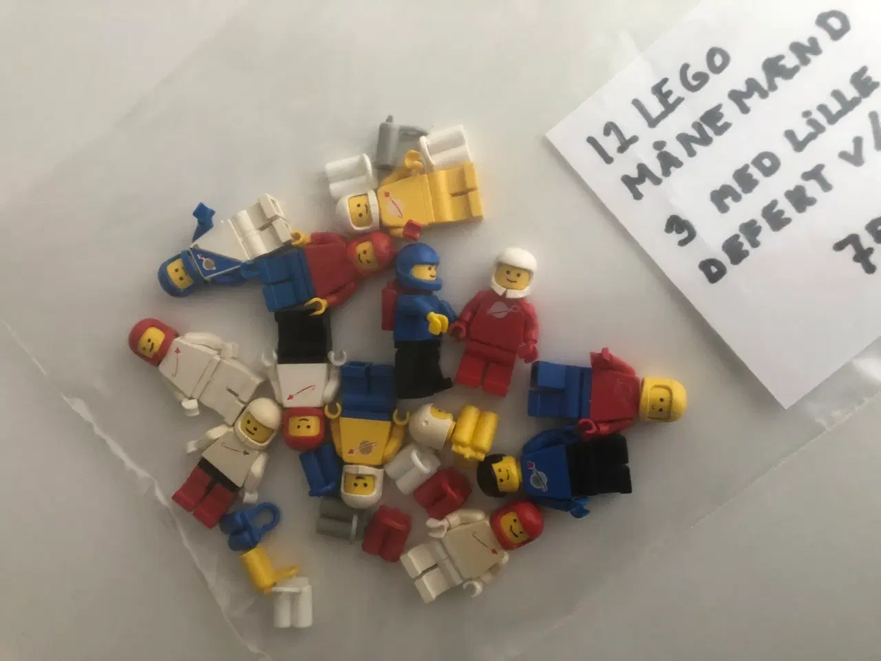 Billede 7 - LEGO 12 Månemænd med tilbehør hjelm og iltflasker