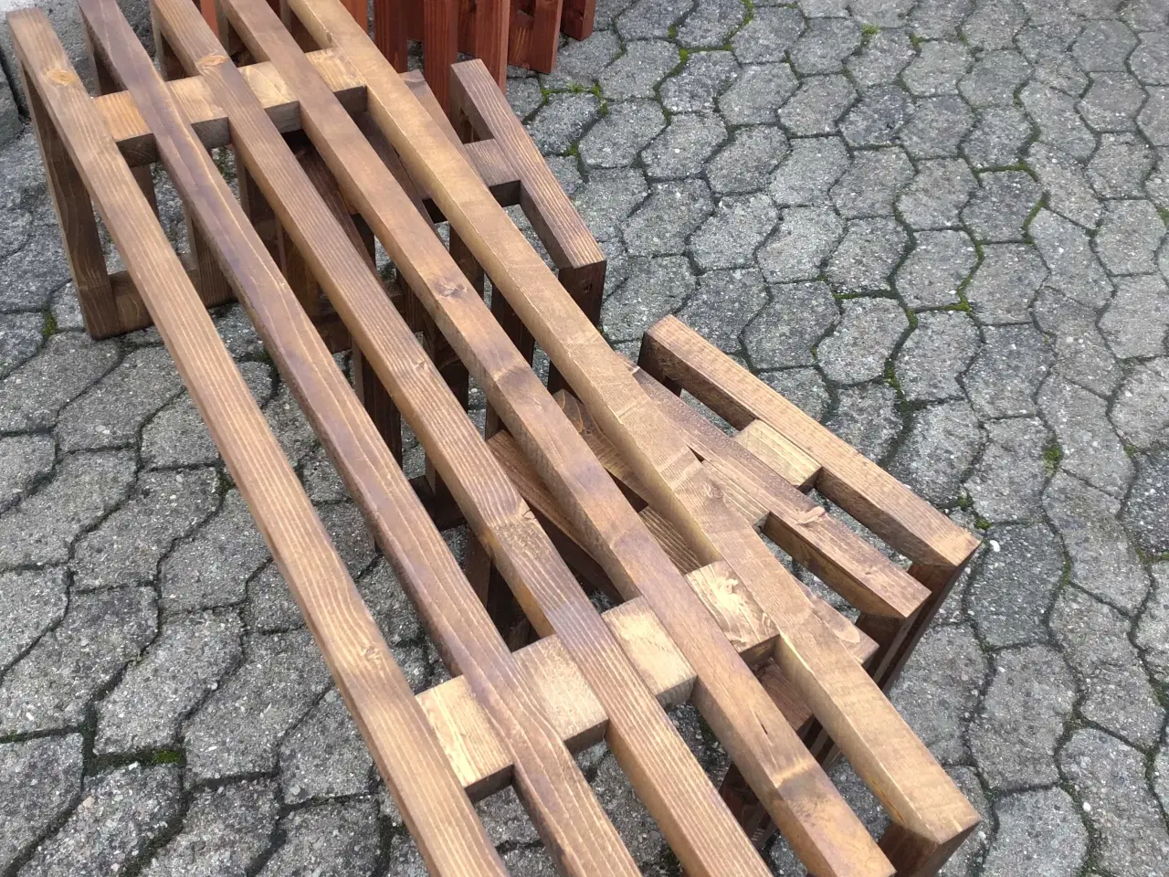 Billede 5 - Taburetter og bænke på mål.