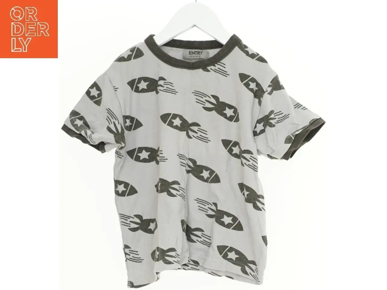 Billede 1 - T-shirt med raketprint fra Entry (str. 110)