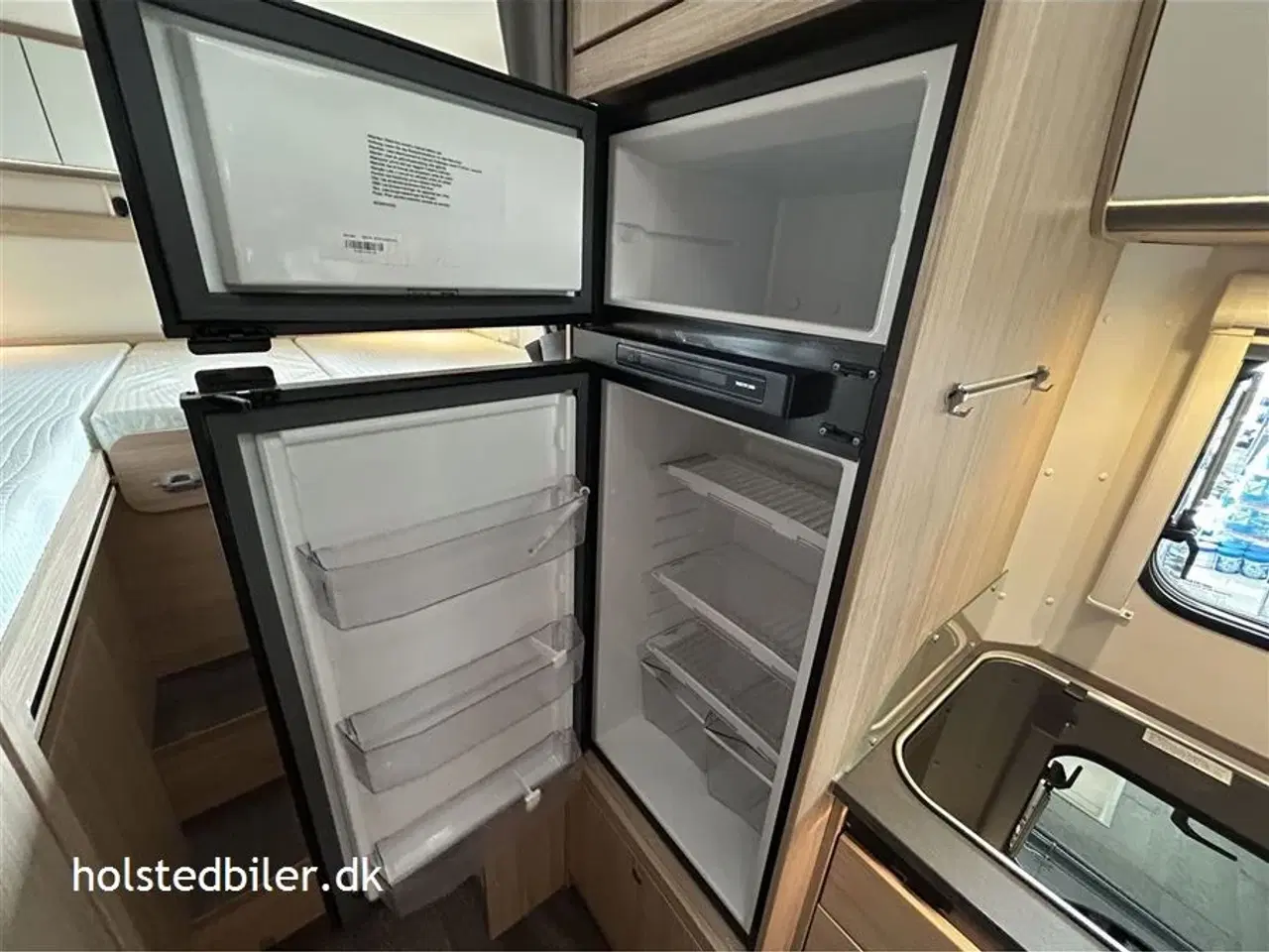 Billede 16 - 2019 - SunLight T 67 Activ   Km 42000 - 5 selepladser - hævesænkeseng.