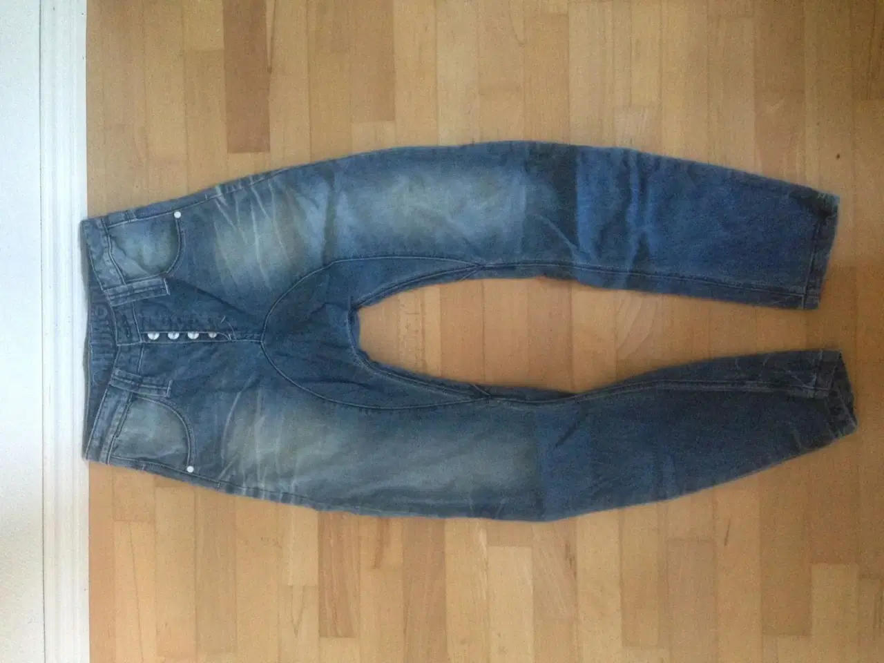 Billede 1 - Super seje HUMØR jeans str: 28