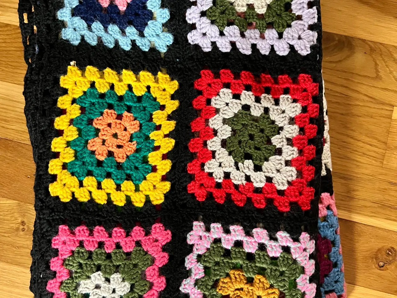Billede 3 - Hæklede tæpper i oldemorfirkanter