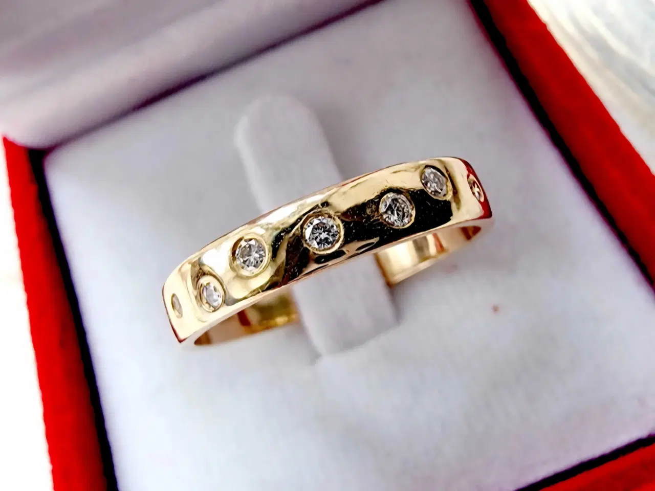 Billede 2 - 18 karat guldring med brillianter HÅNDLAVET