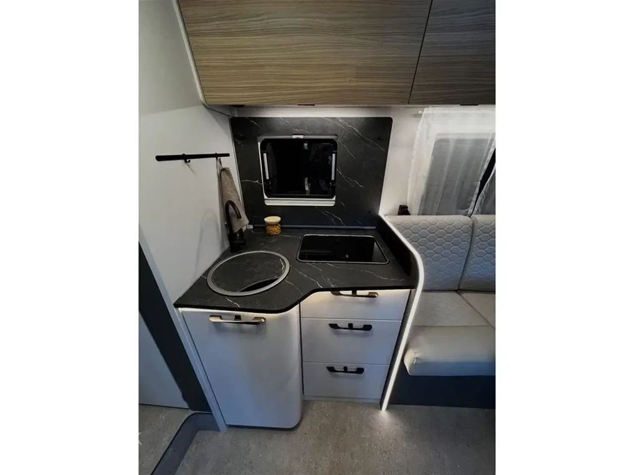 Billede 2 - 2026 - Etrusco I 7400 SBC Scandic Edition   Etrusco by Hymer er Italiensk Elegance og Komfort fra Hinshøj Caravan