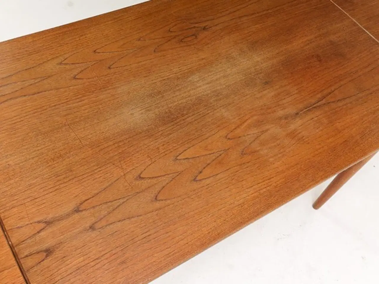 Billede 3 - Et lille smukt spisebord 