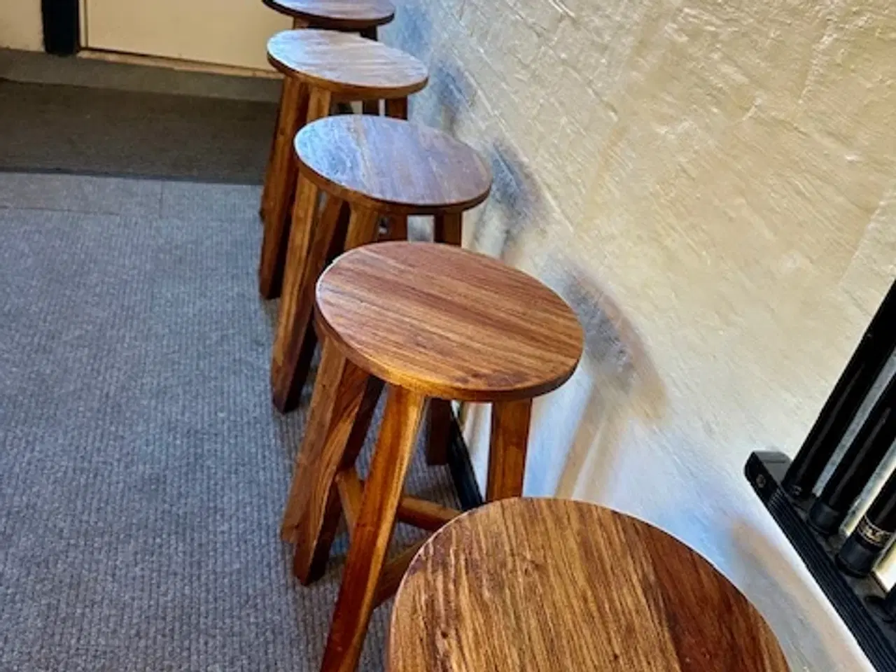 Billede 4 - 5 stk. barstole i massivt træ