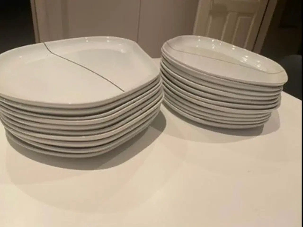 Billede 1 - Porcelæn, Tallerkner, Menu 40kr/stk