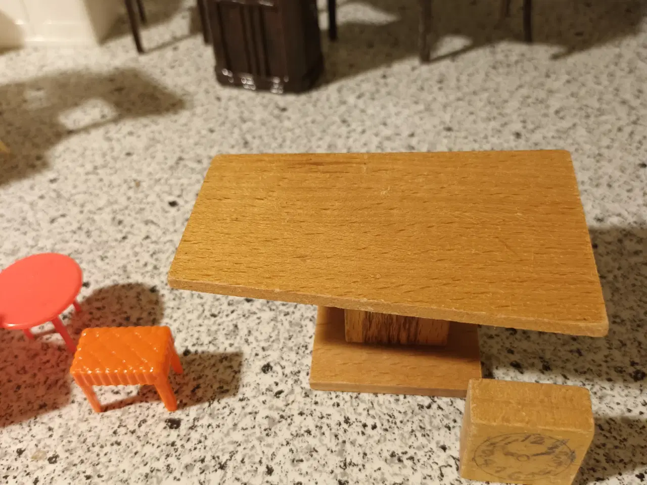 Billede 4 - Møbler til dukkehuset