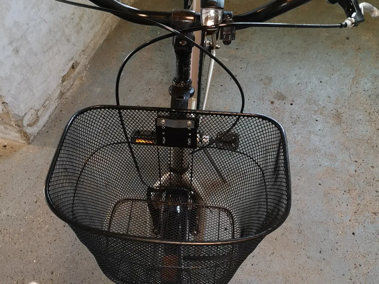 Billede 2 - Mustang concept 28" 55cm  dæk som ny , for- og bag