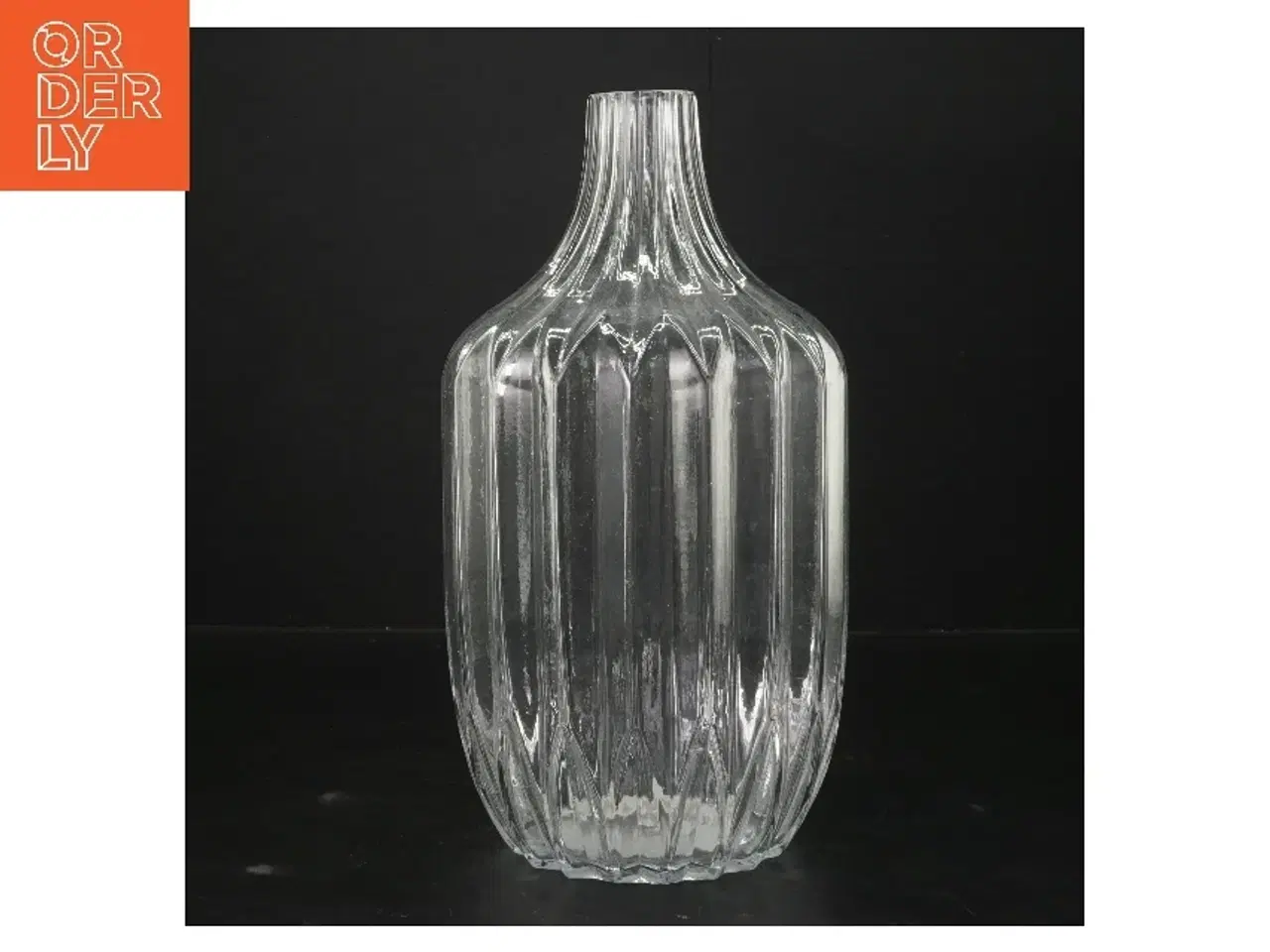 Billede 1 - Glasvase med riflet design fra Reshoppit (str. 26 cm)