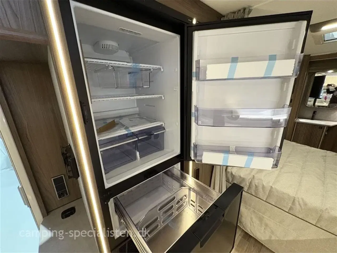 Billede 13 - 2026 - Kabe Imperial 630 TDL E8 Kabe Imperial 630 TDL E8 KS spejlvendt model 2026 kan nu opleves hos Camping-Specialisten