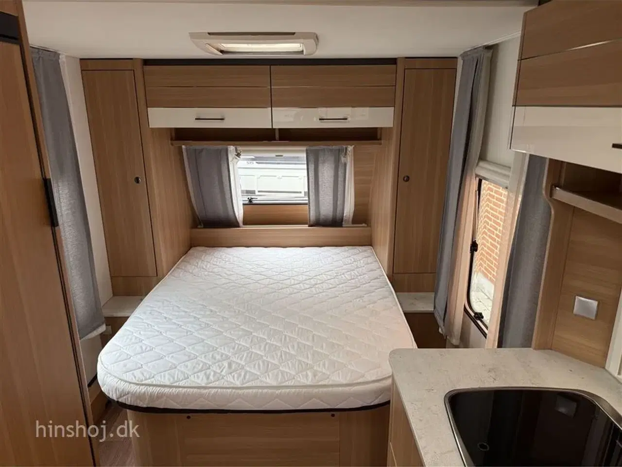 Billede 2 - 2021 - LMC Style 450 D   Lækker vogn med fritstående dobbeltseng fra Hinshøj Caravan A/S