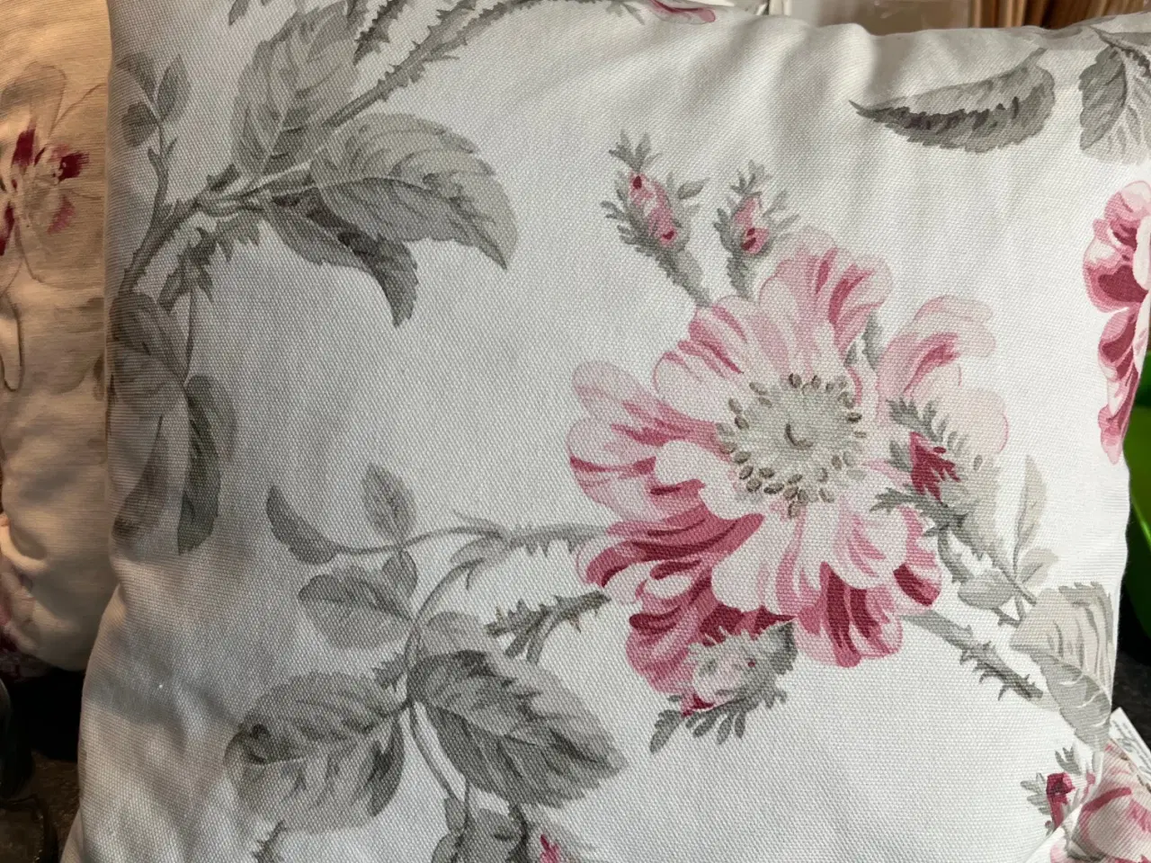 Billede 7 - 9 eksklusive Lene Bjerre pyntepuder – alle med dun