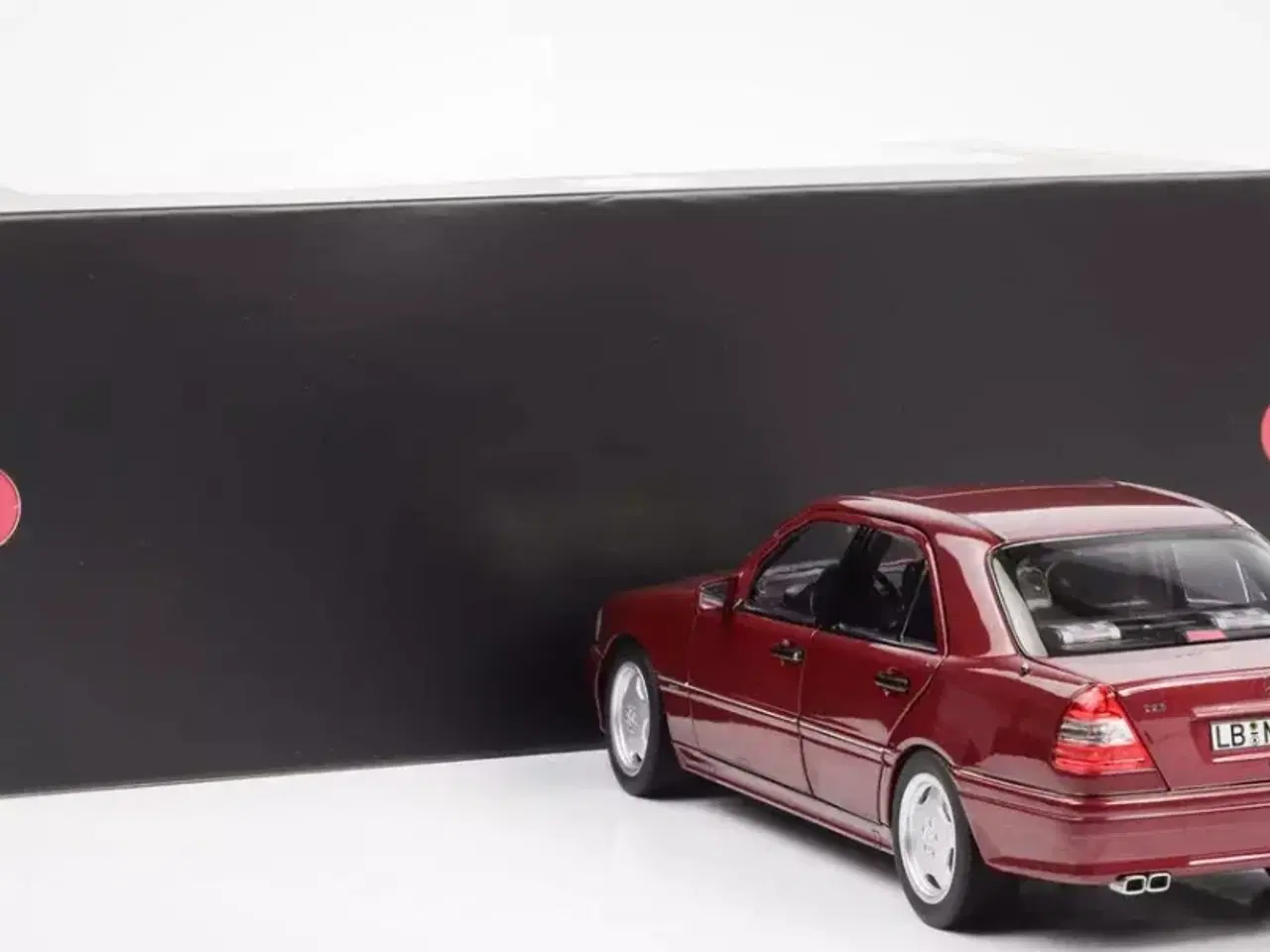 Billede 16 - 1:18 Mercedes C36 W202