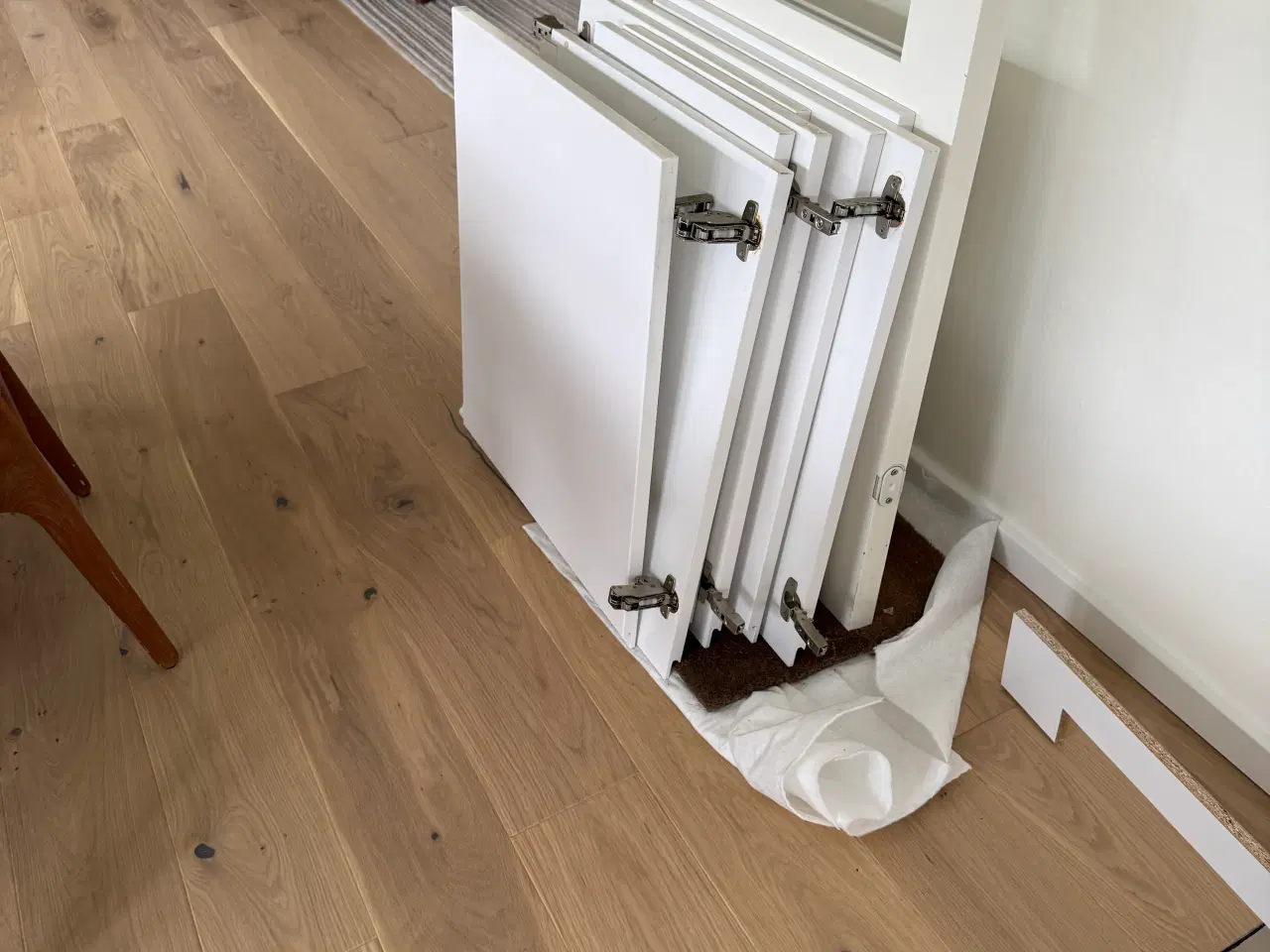 Billede 2 - Køkken overskabe inkl låger og emhætte