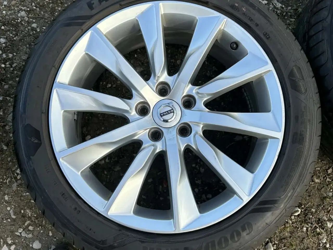 Billede 2 - Fine 5x108 Sommerhjul 245/45-18