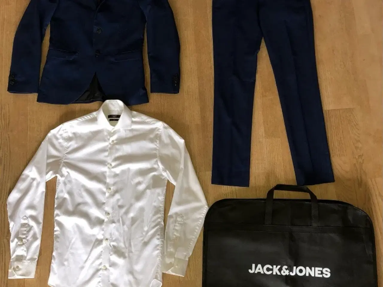 Billede 1 - Jack & Jones jakkesæt med skjorte