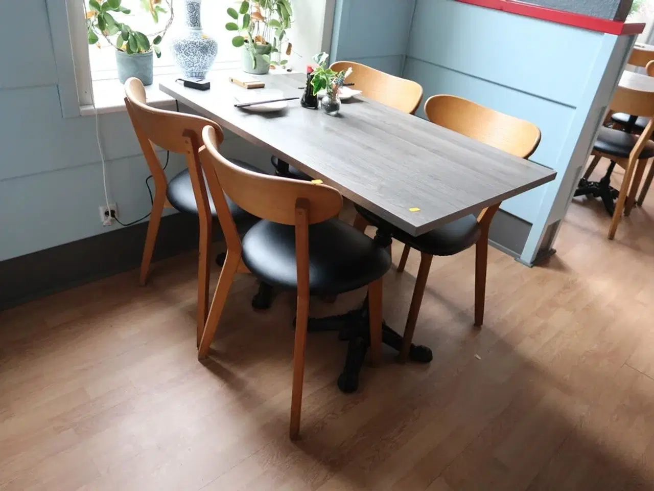 Billede 1 - Bord med 4 stk. stole