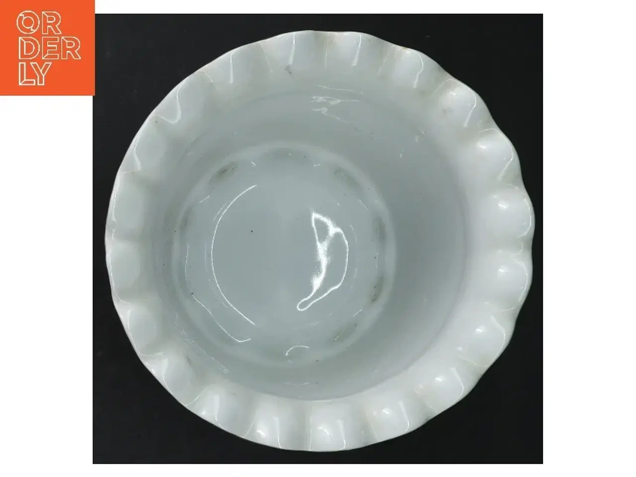 Billede 2 - Porcelænskrukke med rosemønster (str. H. 12 cm. ø. 15 cm)