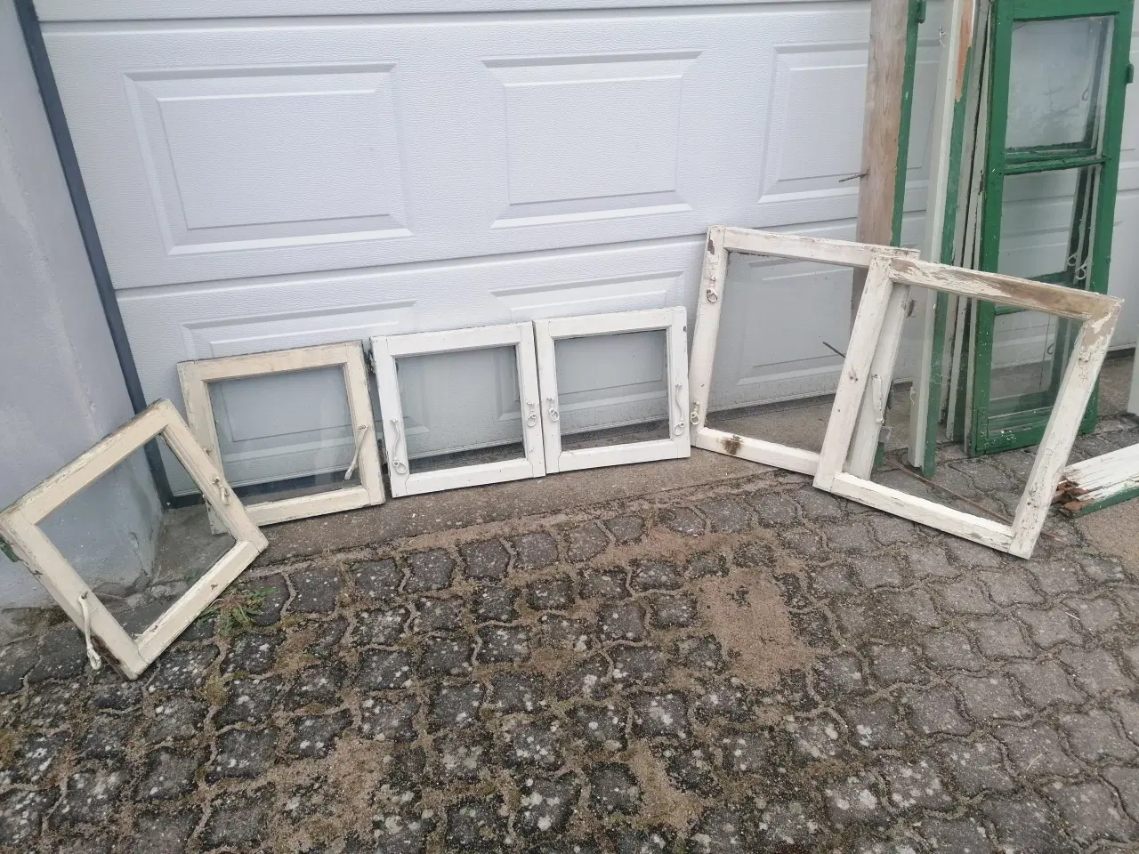 Billede 7 - Gamle Vinduesrammer med Enkeltglasruder Stykp.fra