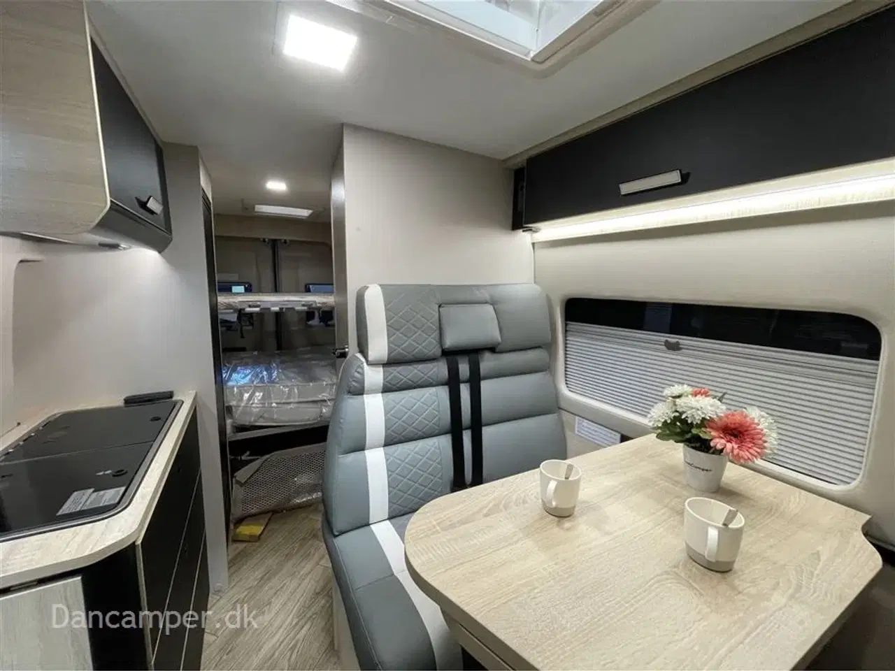 Billede 16 - 2024 - Chausson V594 Max   Flot nyt design - 5 sovepladser - van med to dobbeltsenge på tværs i køjesystem. 2,2, L motor , 140 HK, articpakke, solcelle og markise m.m.