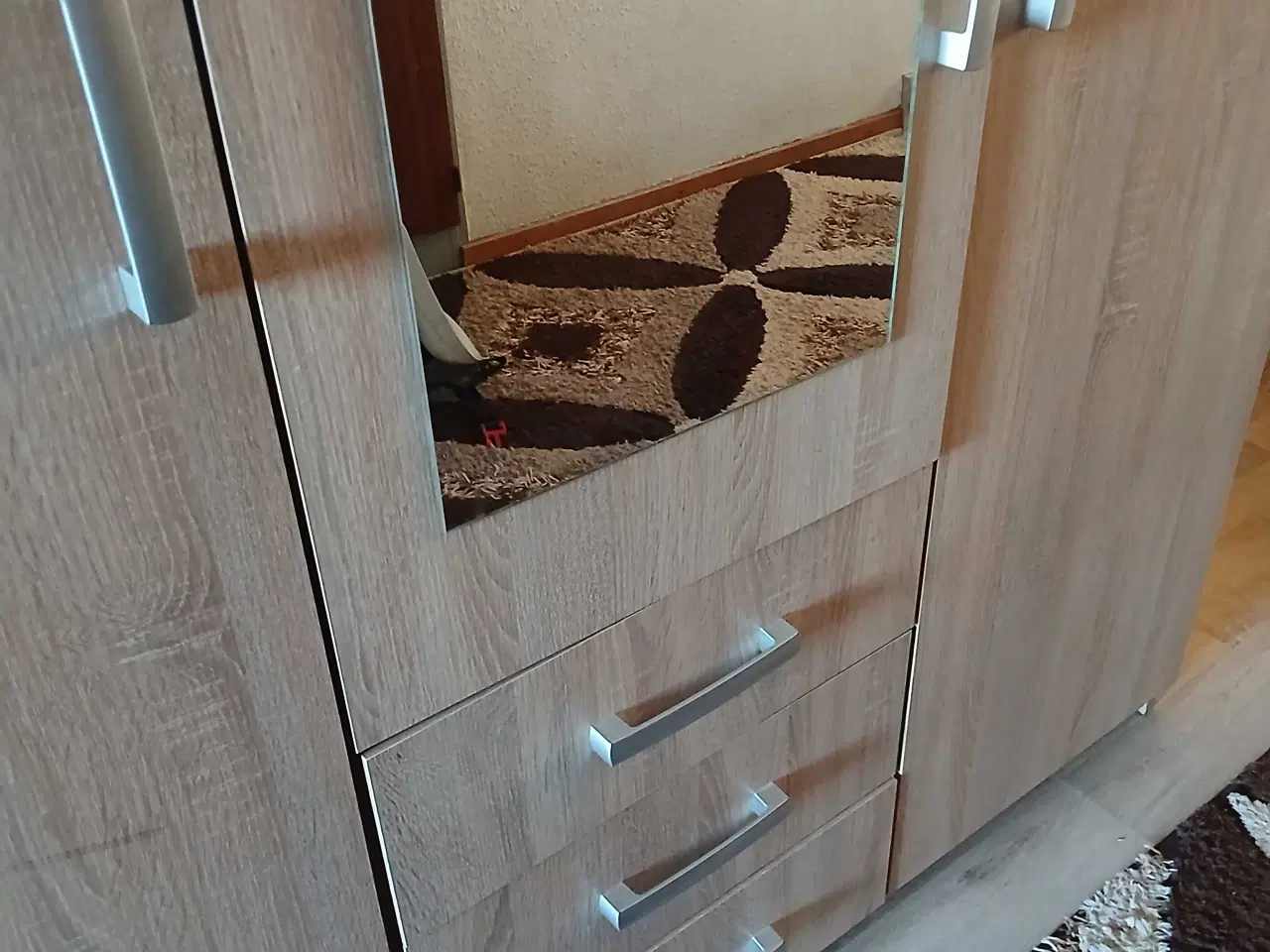 Billede 3 - Elegant, Smuk & Rummelig Klædeskab✨️