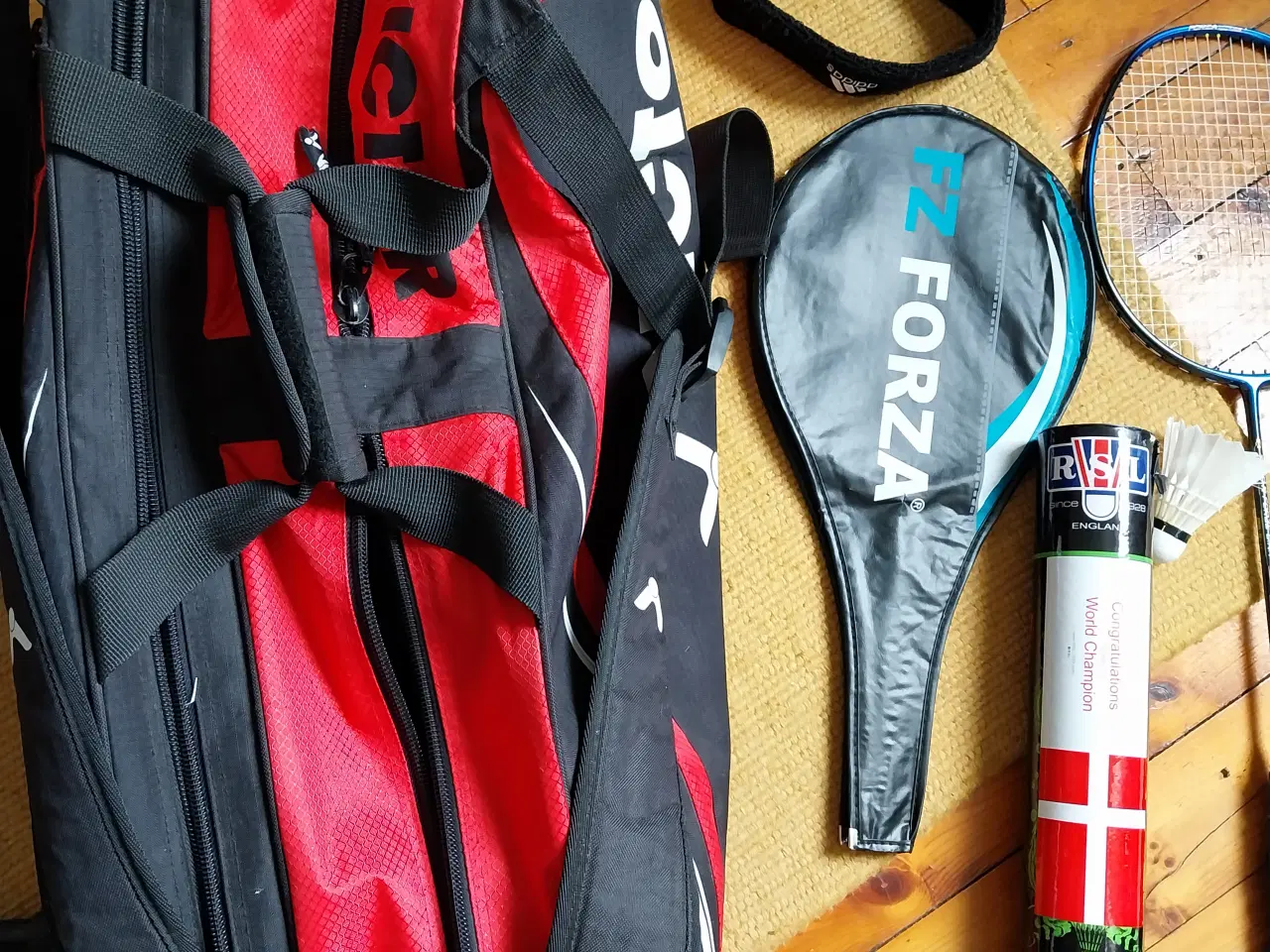 Billede 1 - Badminton ketsjer  Forza med taske og tilbehør. 