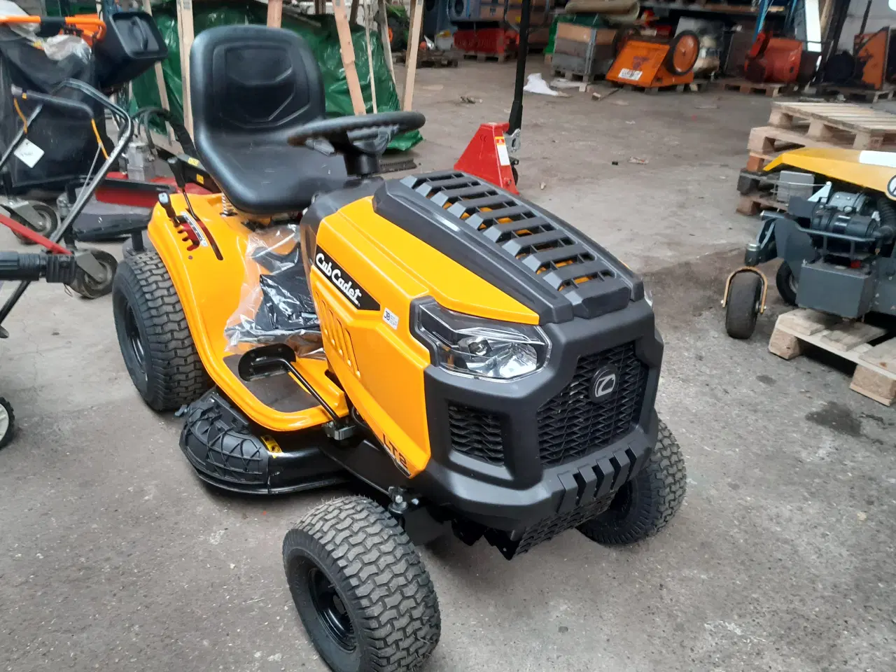 Billede 2 - Havtraktor Cub Cadet LT2 - 92 cm