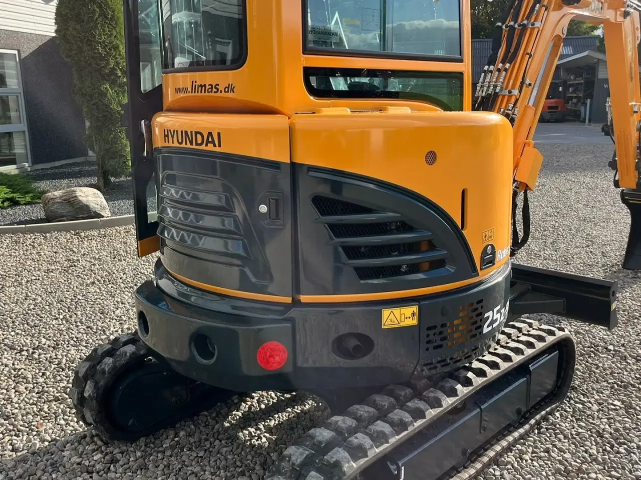 Billede 24 - Hyundai R25Z-9AK Robex med Tilt-Mann tilt skifte samt Engcon skovl. Udlejes, også med forkøbsret.