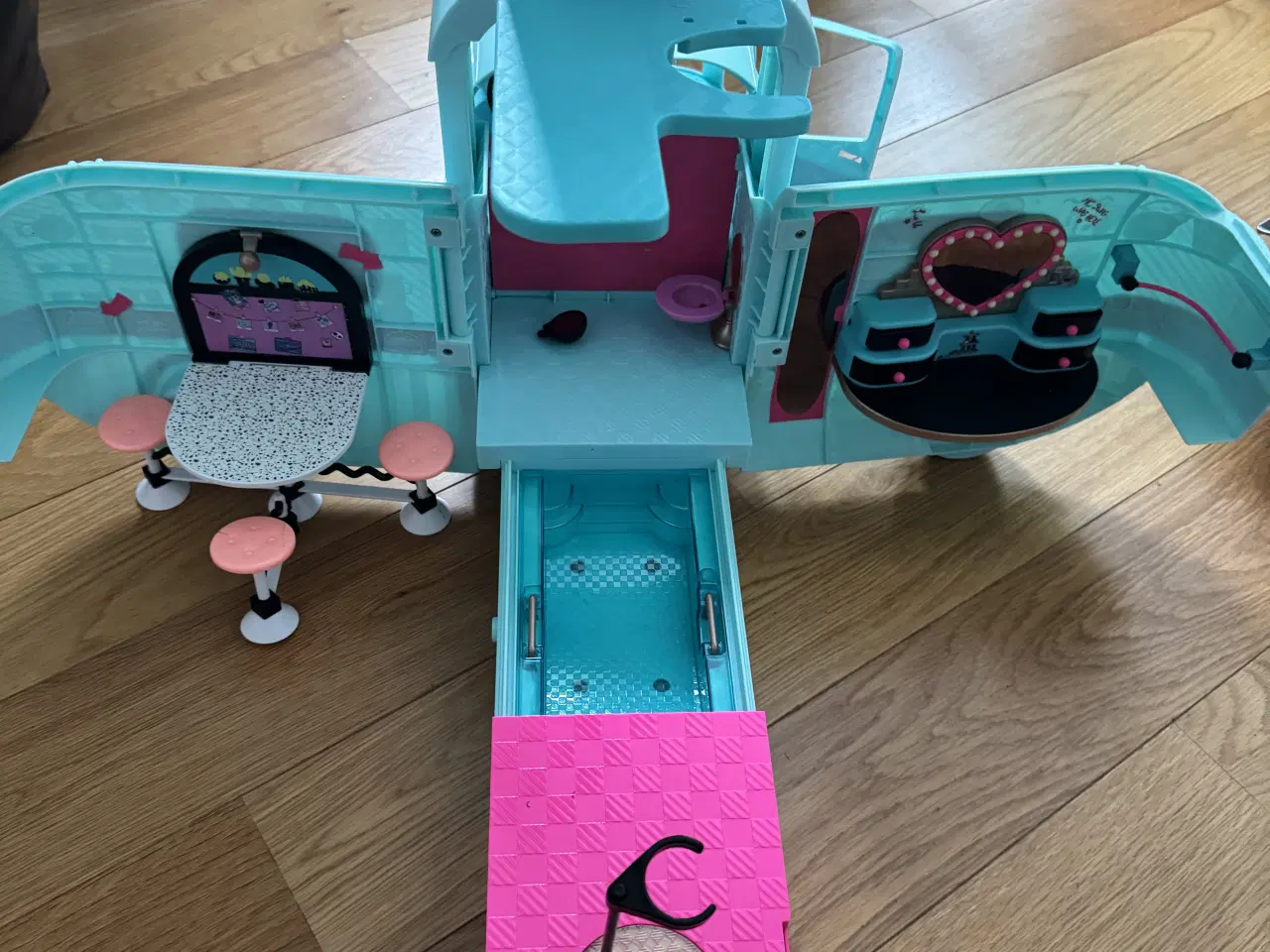 Billede 2 - LOL autocamper, LOL dukker og masser af tilbehør 