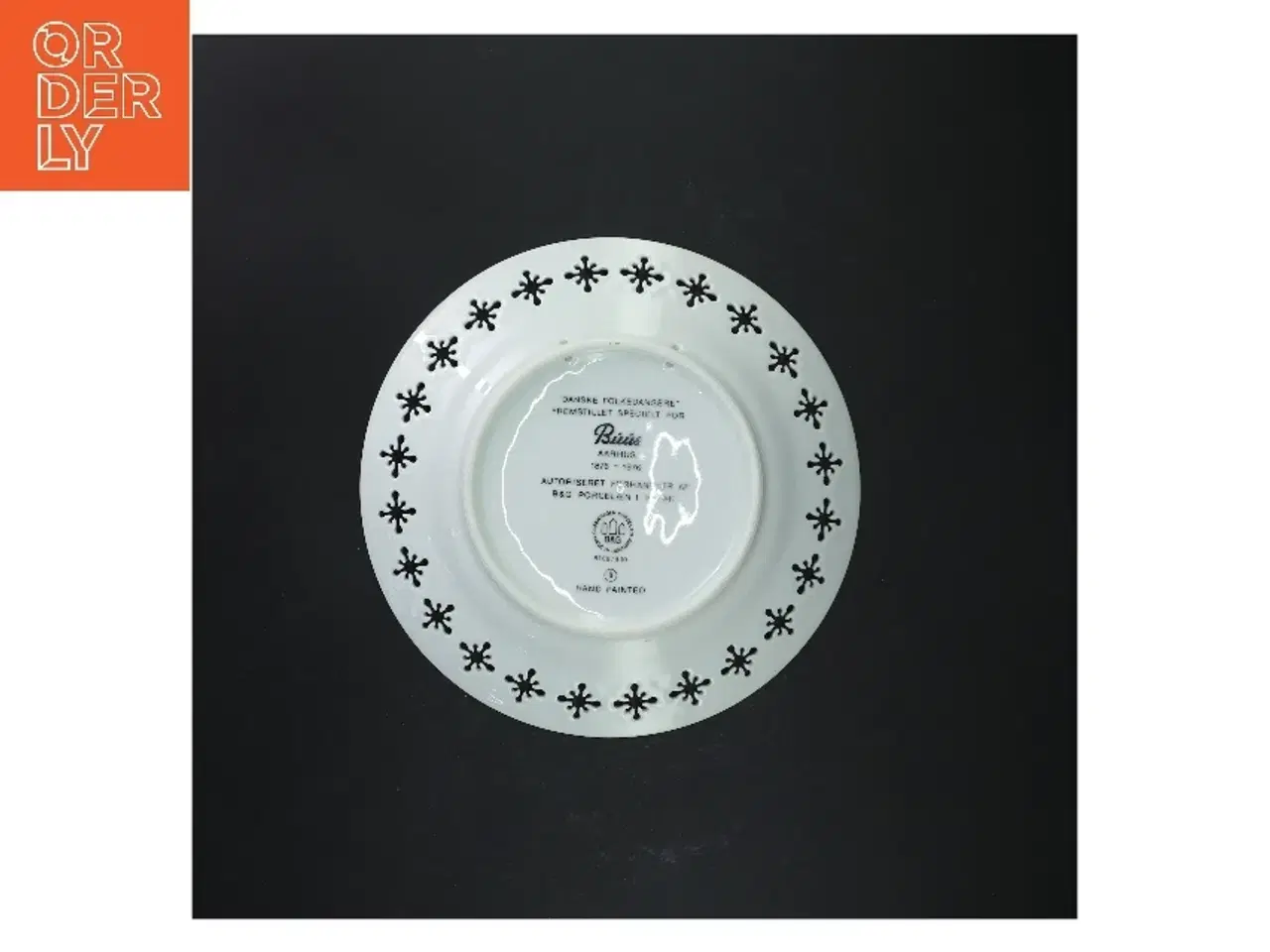 Billede 3 - Porcelænstallerken med dansk folkedansmotiv fra Bing Og Grøndal (str. Ø 22 cm)