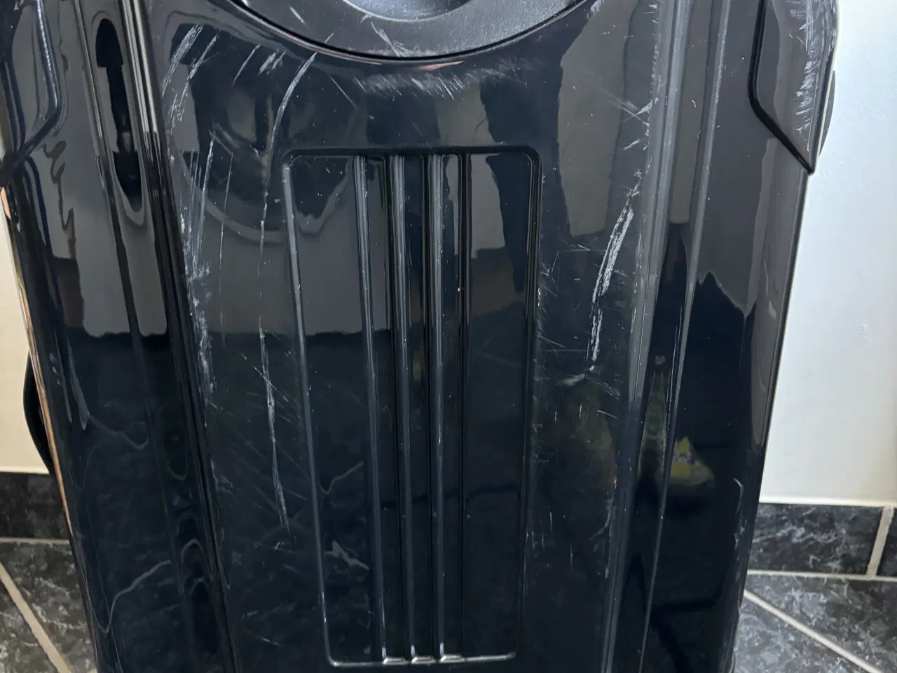 Billede 2 - Lækker rejsekuffert hardbox of med gode hjul