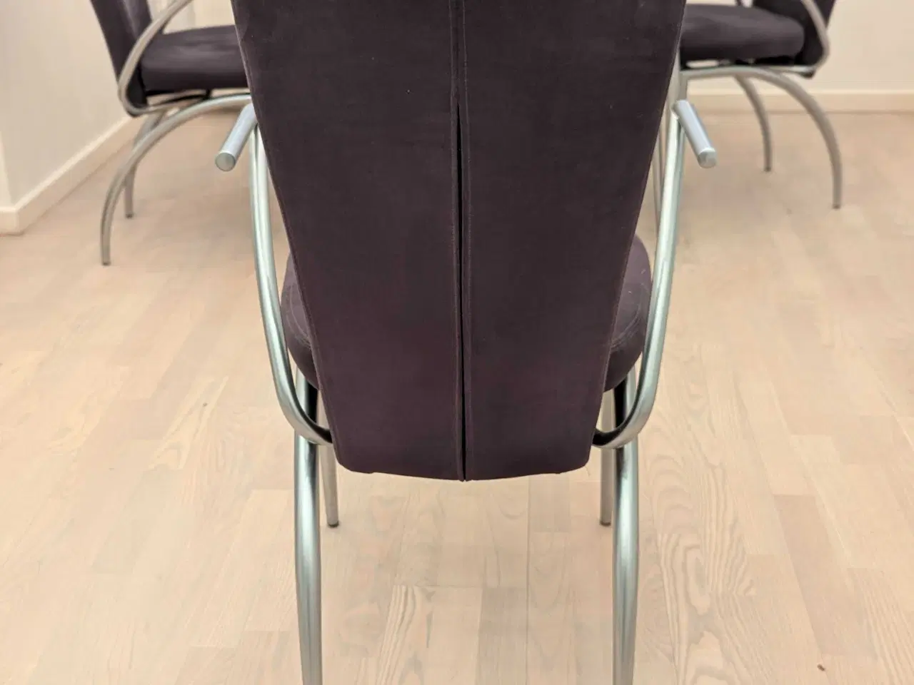 Billede 3 - Rundt spisebord med 4 stole