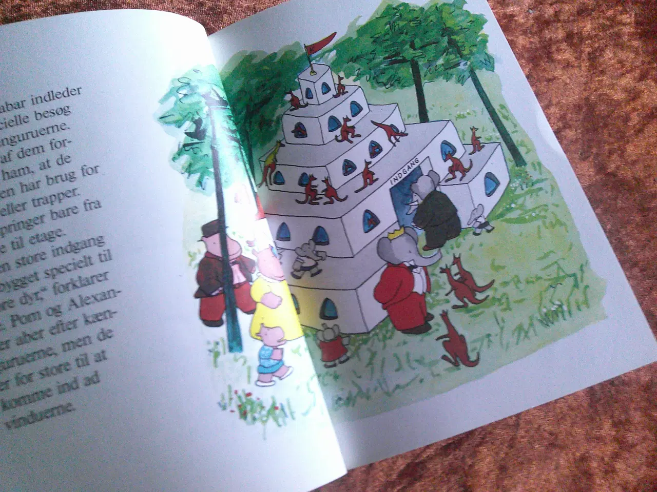 Billede 2 - Babar holder byfest, Laurent de Brunhoff,