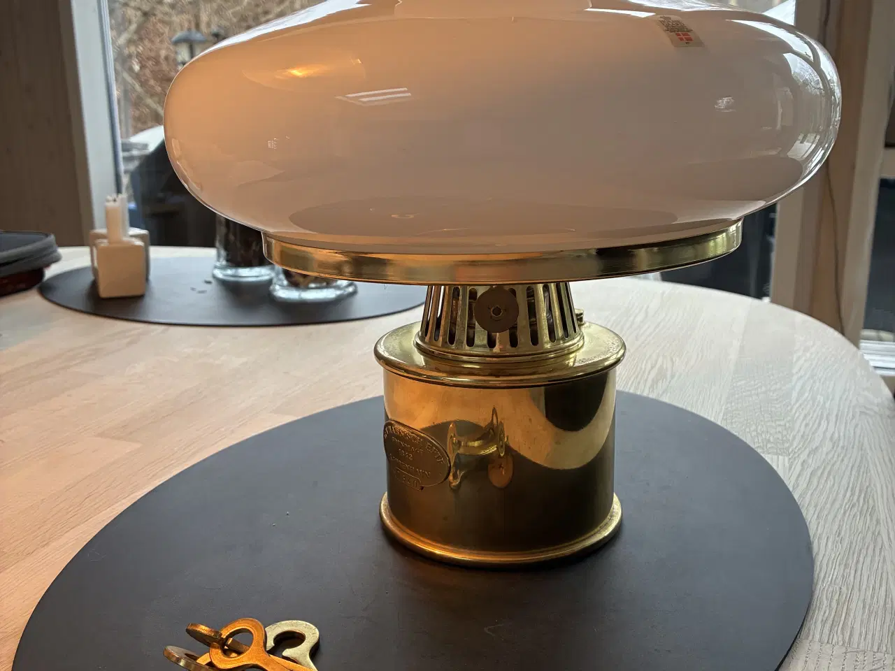 Billede 2 - Messing olielampe, Holmegård glasskærm