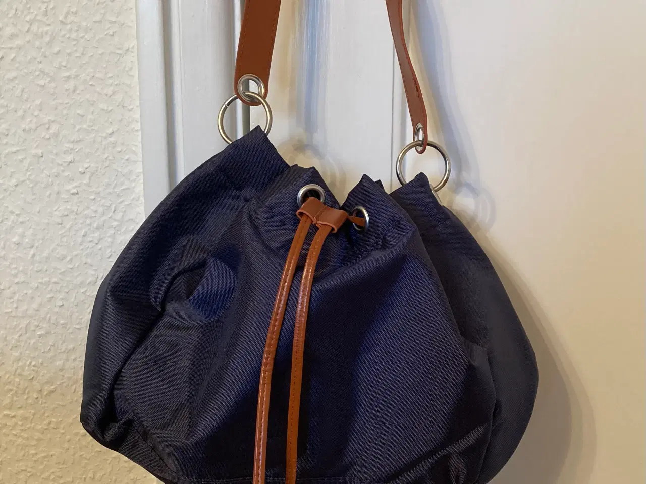 Billede 2 - Håndtaske i mørkeblå nylon